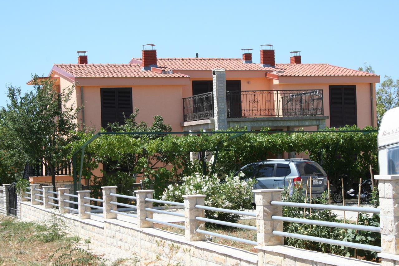 Apartments Santa Barbara 비오그라드나모루 외부 사진